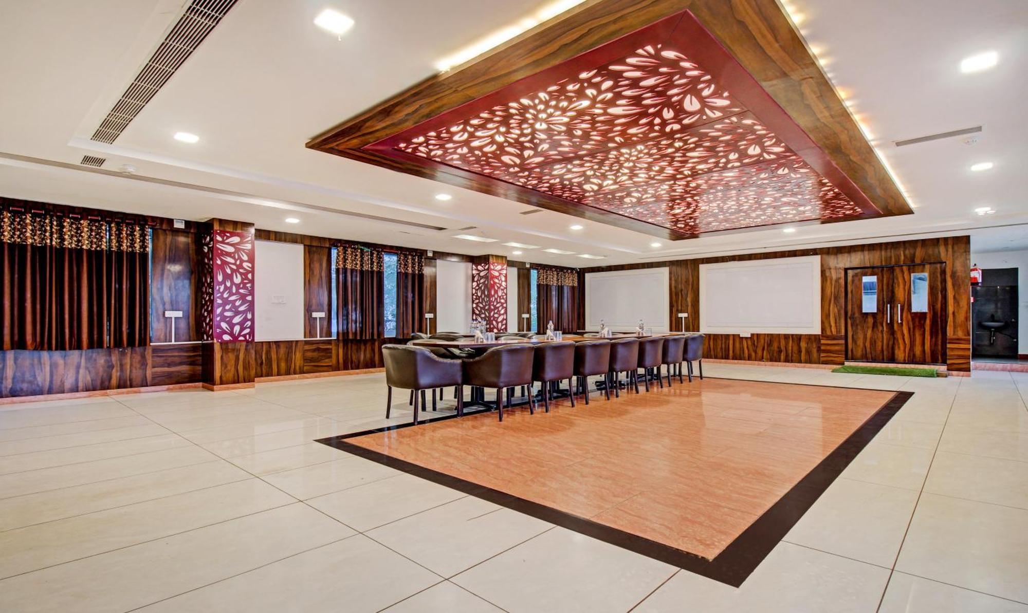 Treebo Silver Grand New Agreement Lucknow Bagian luar foto