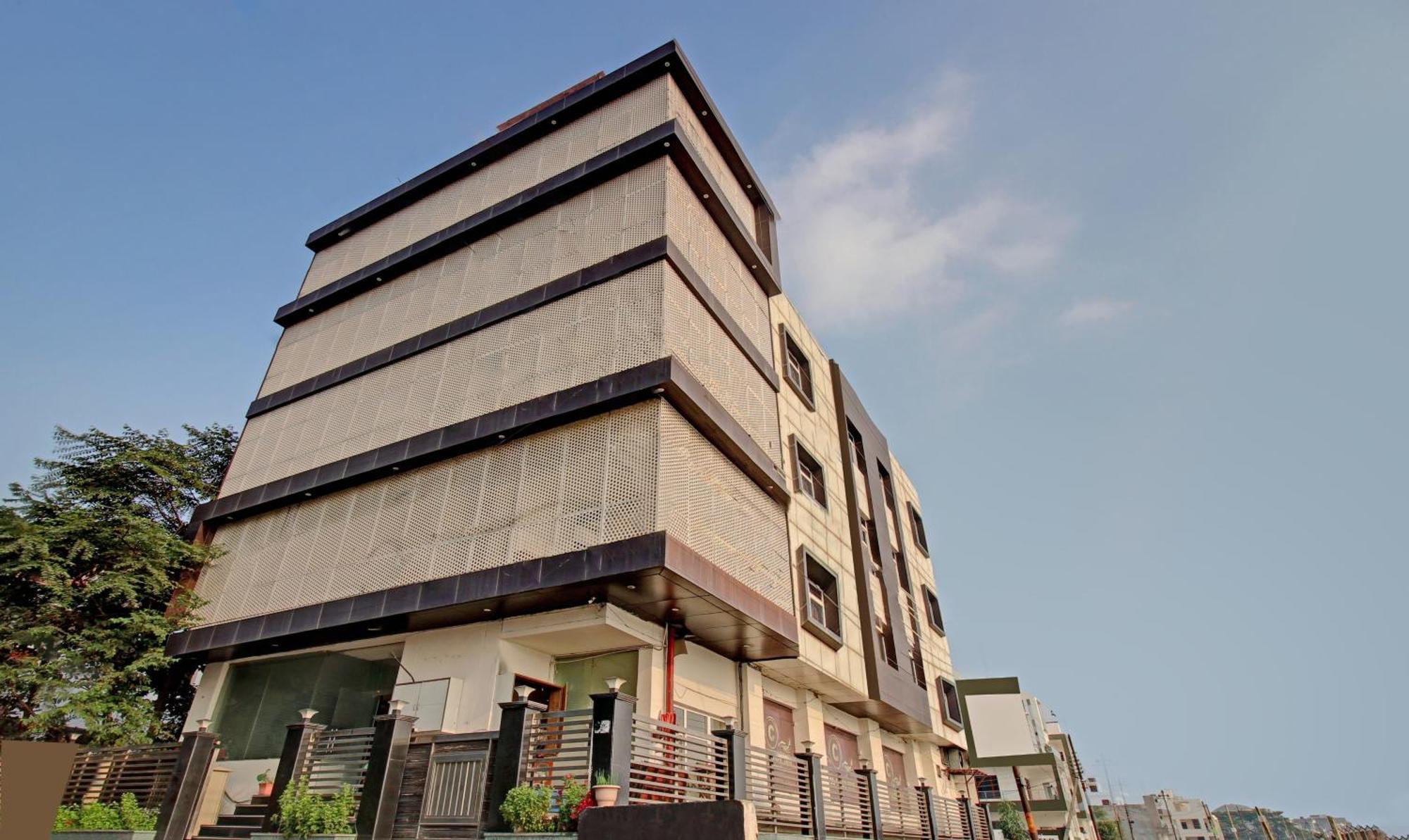 Treebo Silver Grand New Agreement Lucknow Bagian luar foto