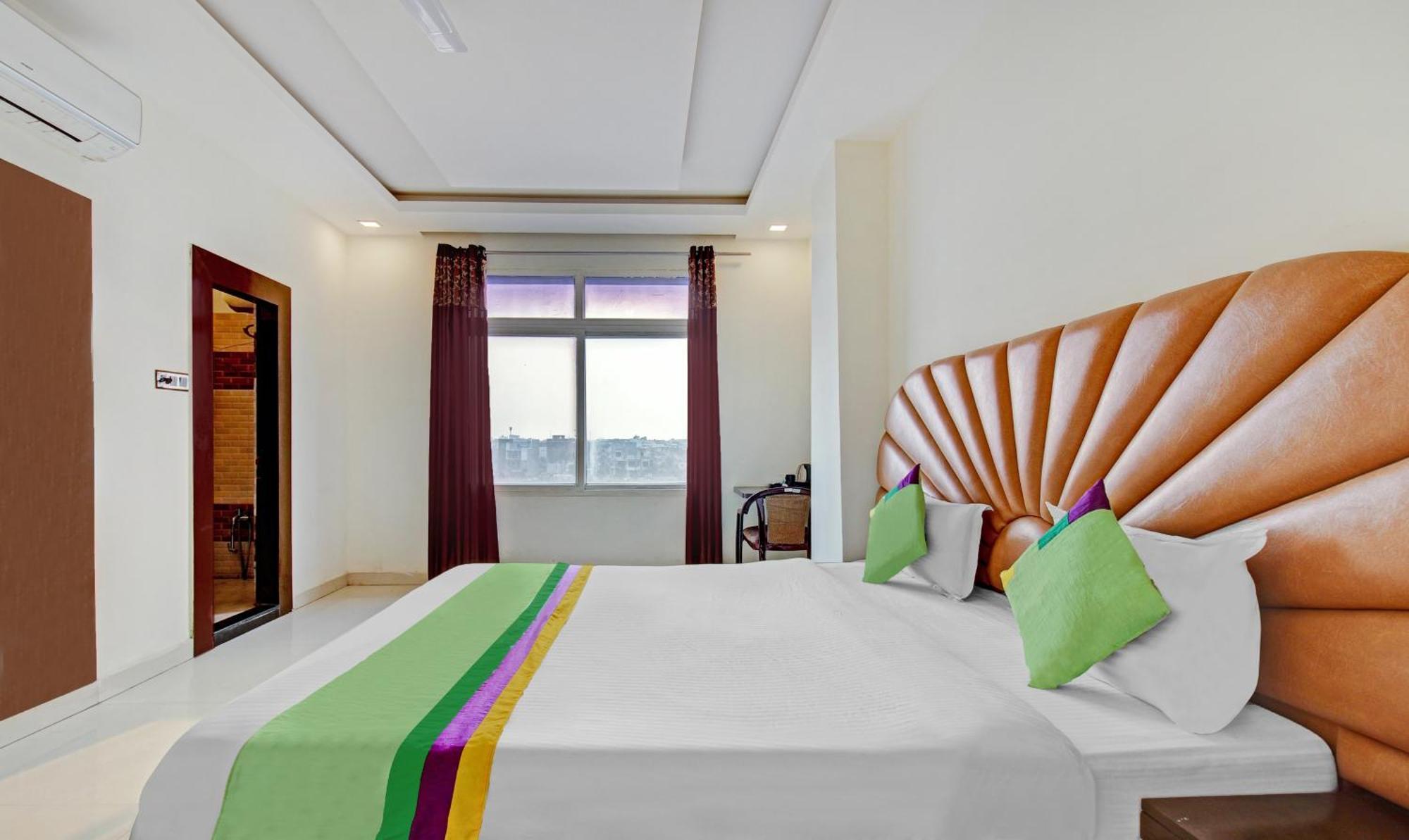 Treebo Silver Grand New Agreement Lucknow Bagian luar foto