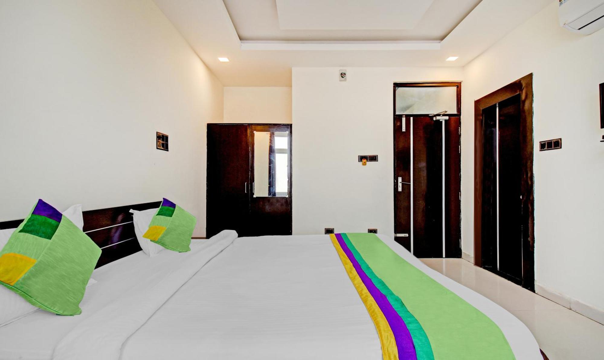 Treebo Silver Grand New Agreement Lucknow Bagian luar foto
