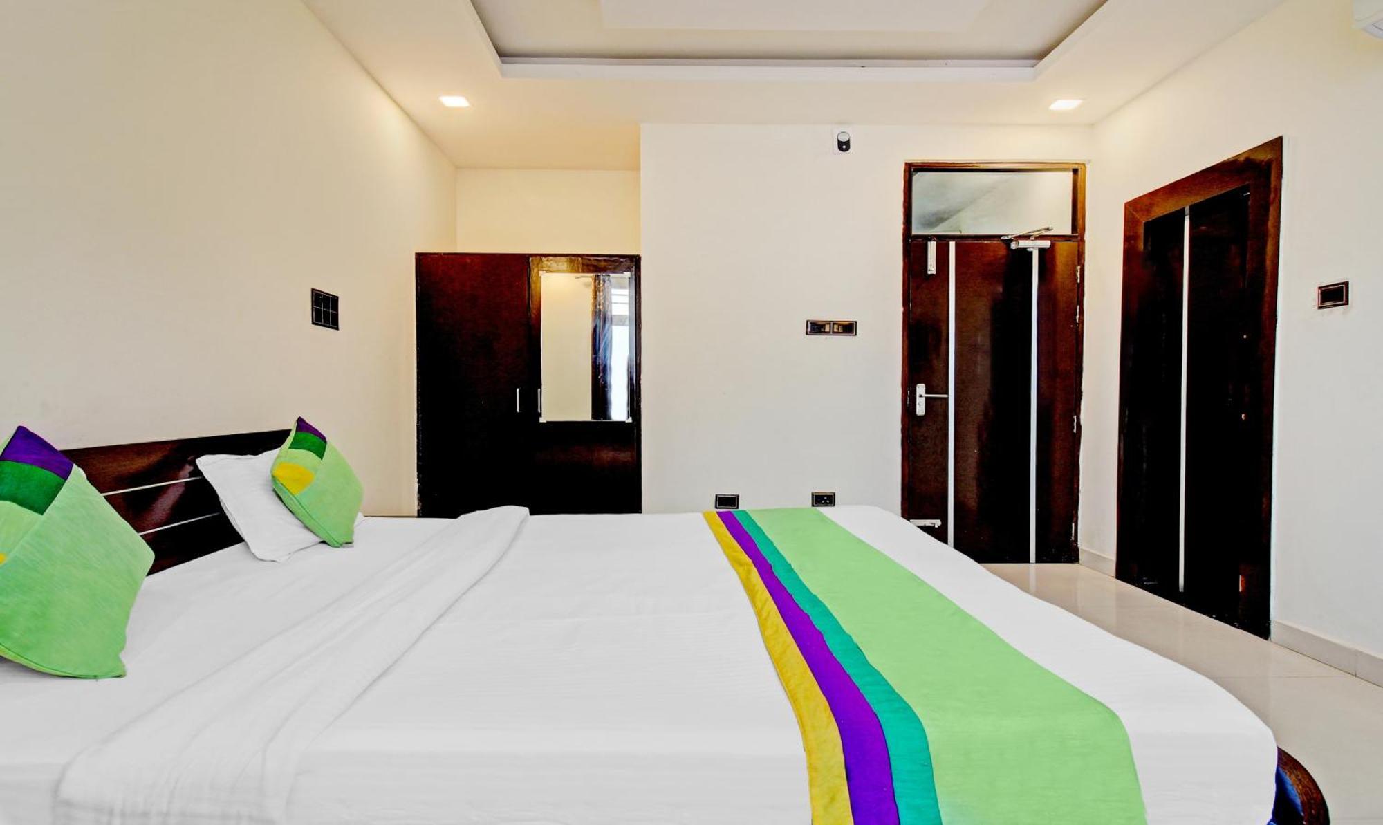 Treebo Silver Grand New Agreement Lucknow Bagian luar foto